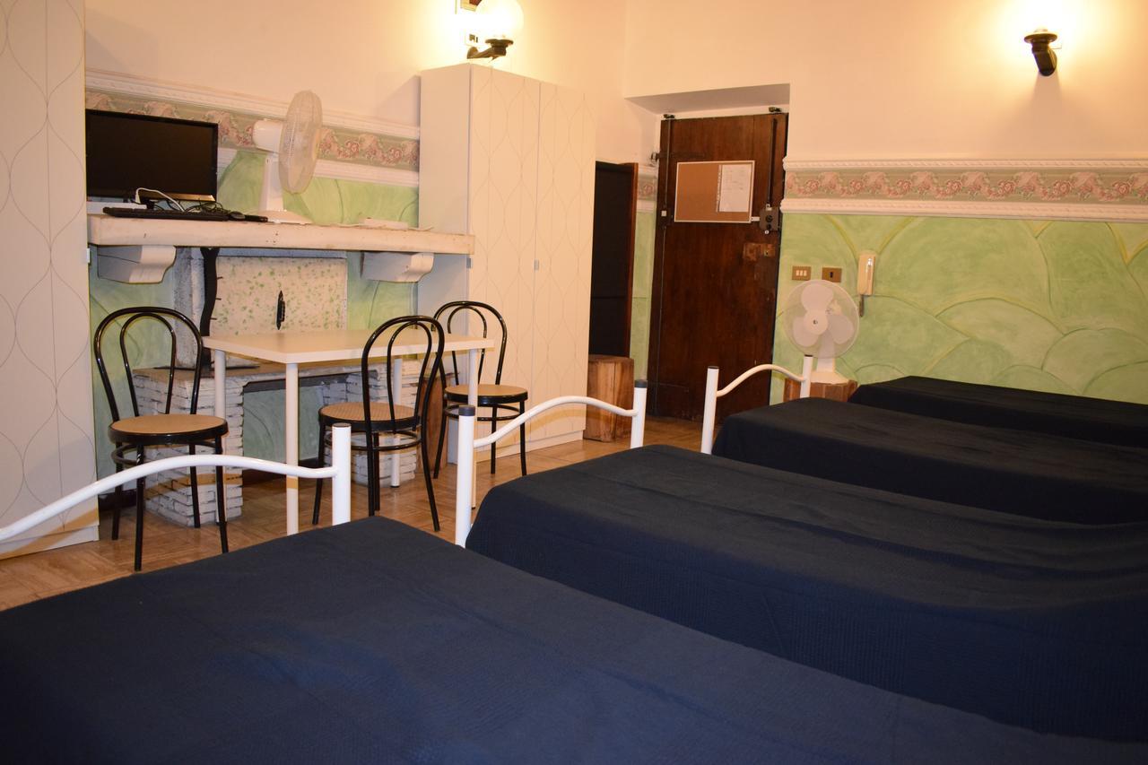 רומא Sandy Hotel מראה חיצוני תמונה